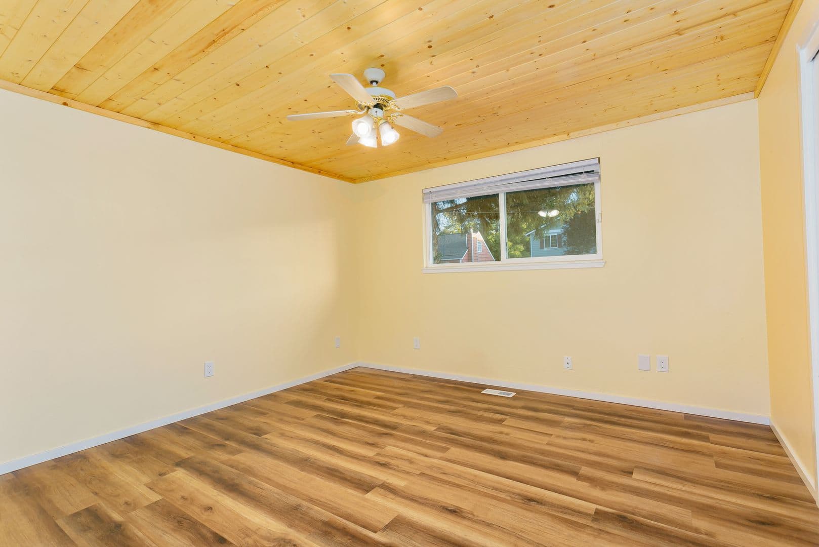 Tacoma Apartment: 863 98th St