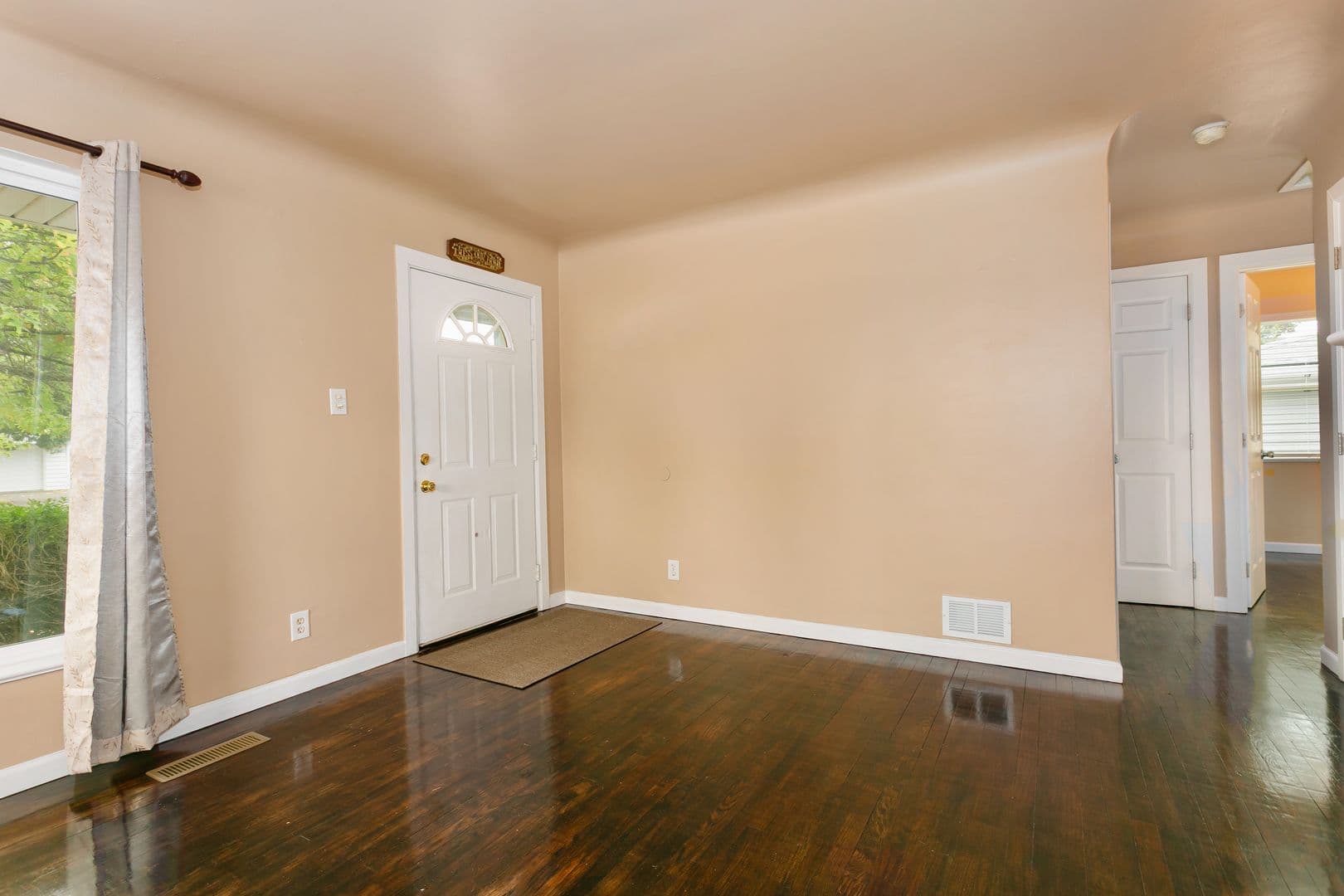 Lakewood House: 9640 Bridgeport Way SW