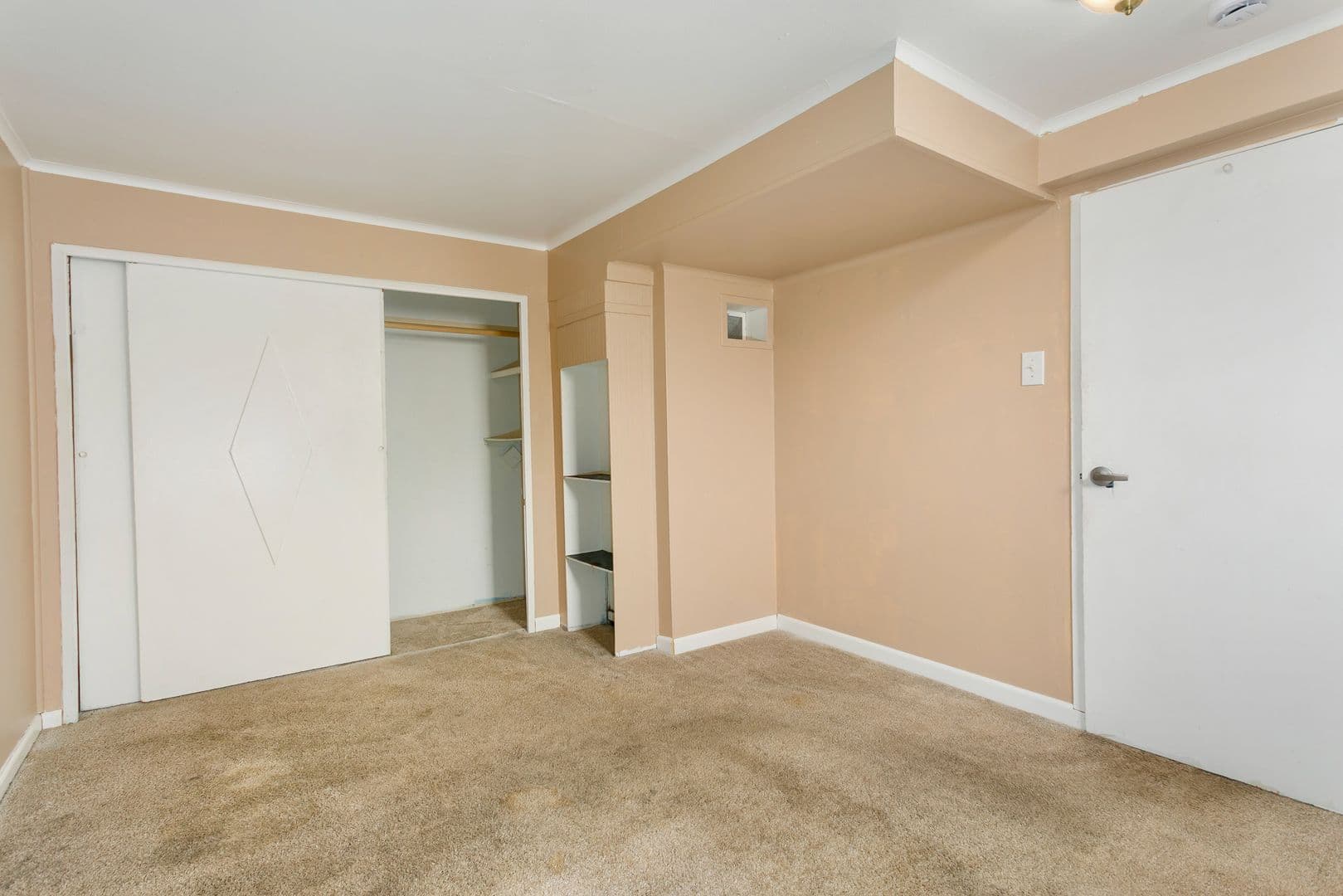 Lakewood House: 9640 Bridgeport Way SW