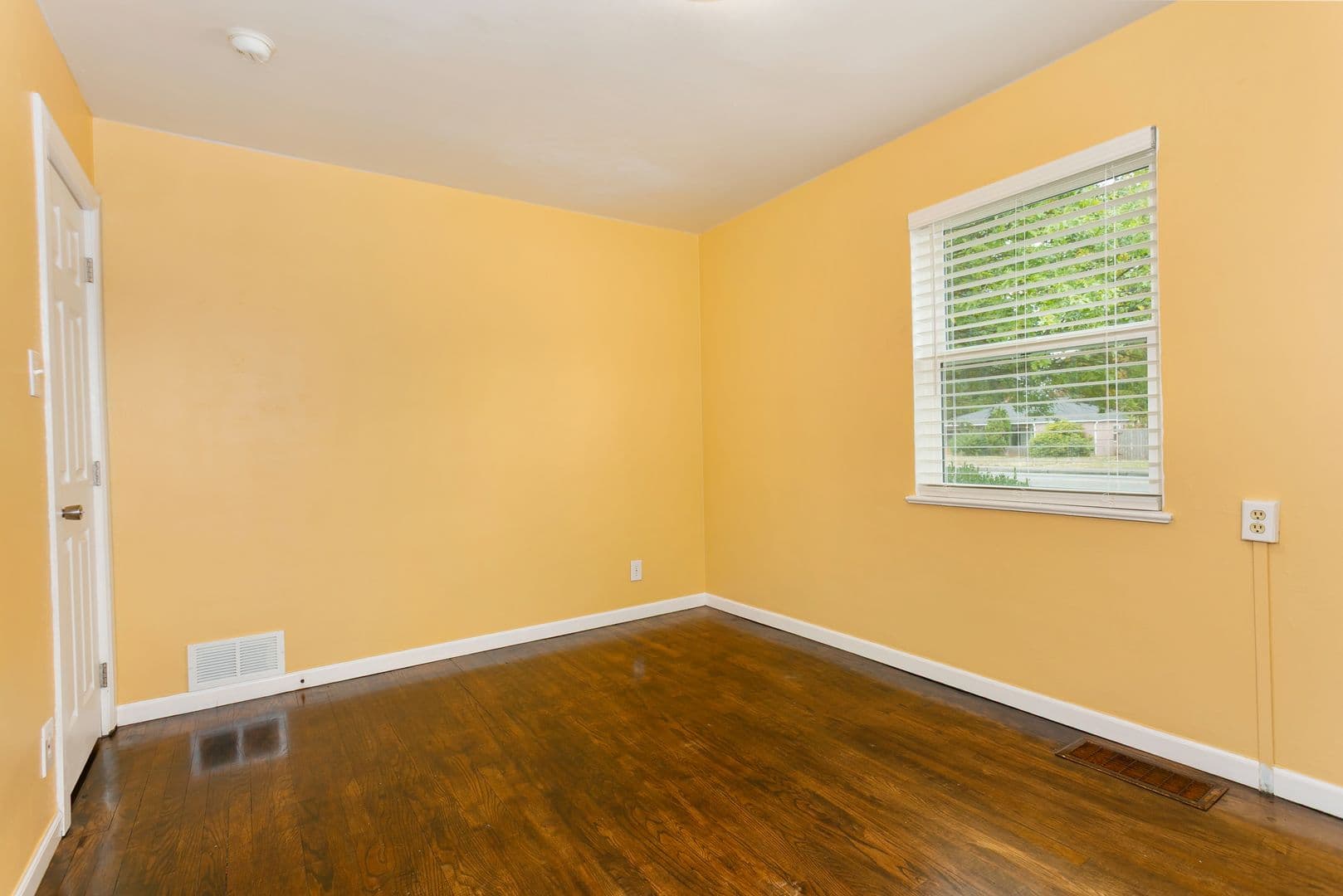 Lakewood House: 9640 Bridgeport Way SW