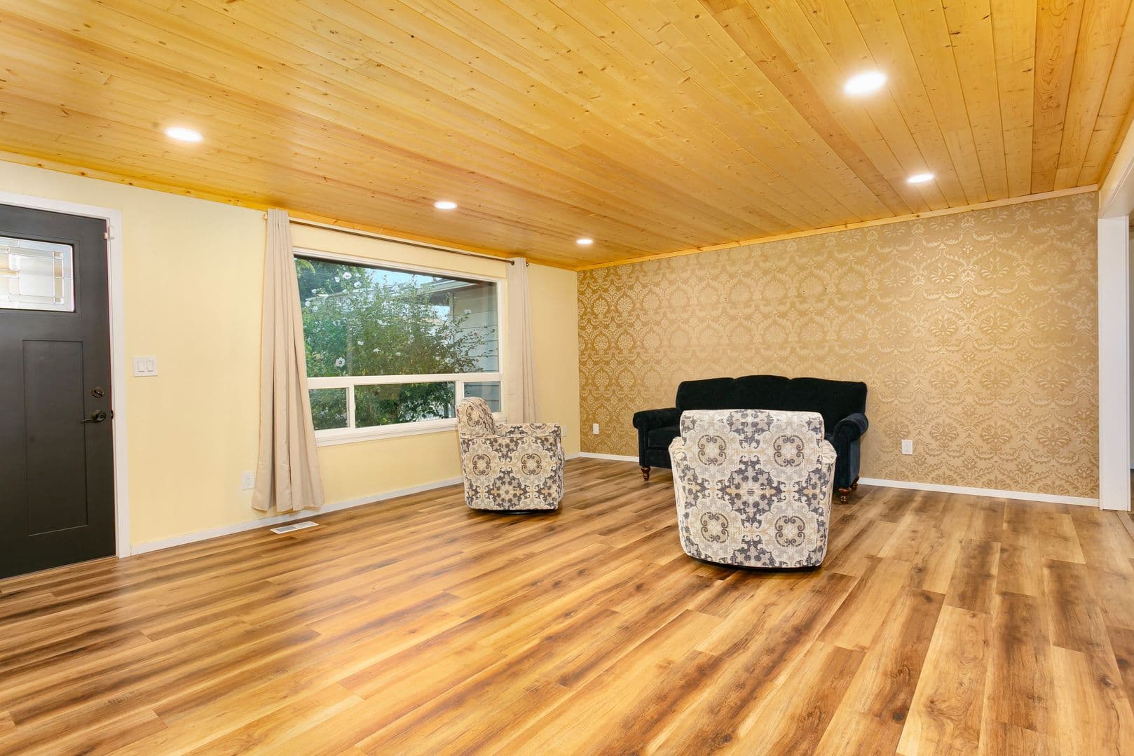 Tacoma Apartment: 863 98th St
