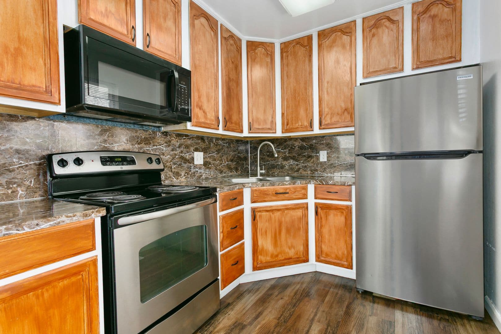 Lakewood House: 9640 Bridgeport Way SW