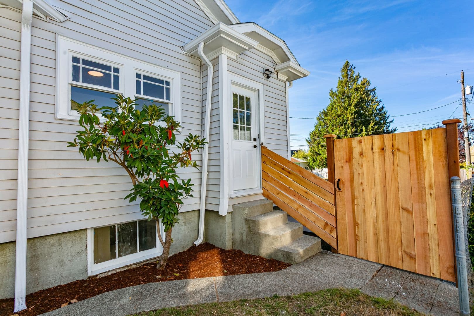 Tacoma Apartment: 511 S 35th St