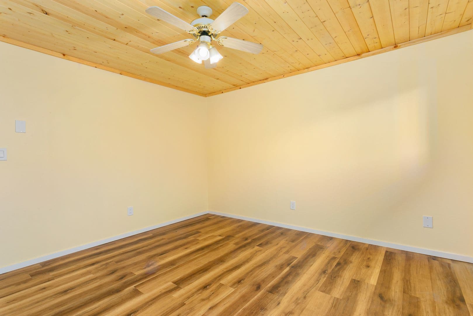 Tacoma Apartment: 863 98th St