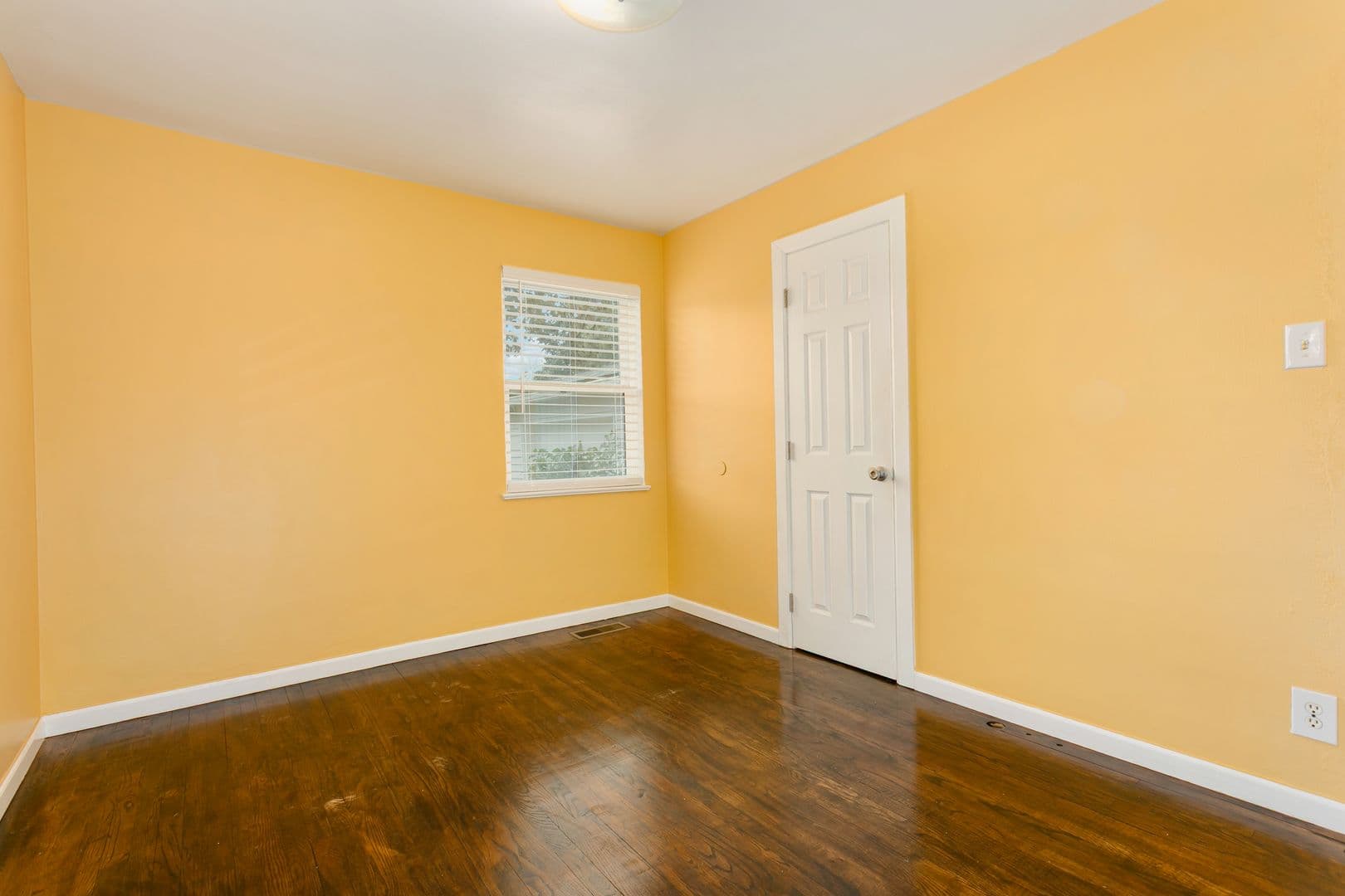 Lakewood House: 9640 Bridgeport Way SW