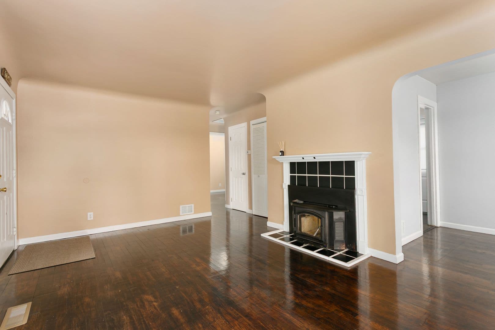 Lakewood House: 9640 Bridgeport Way SW