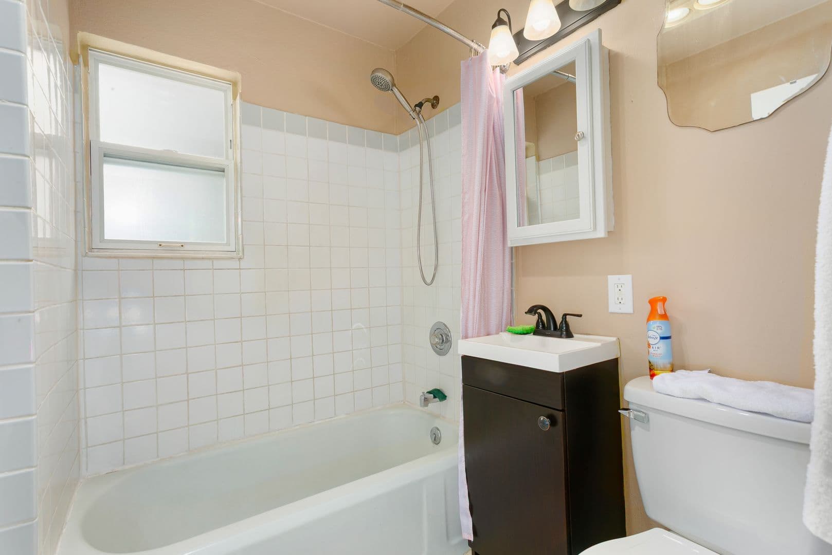 Lakewood House: 9640 Bridgeport Way SW