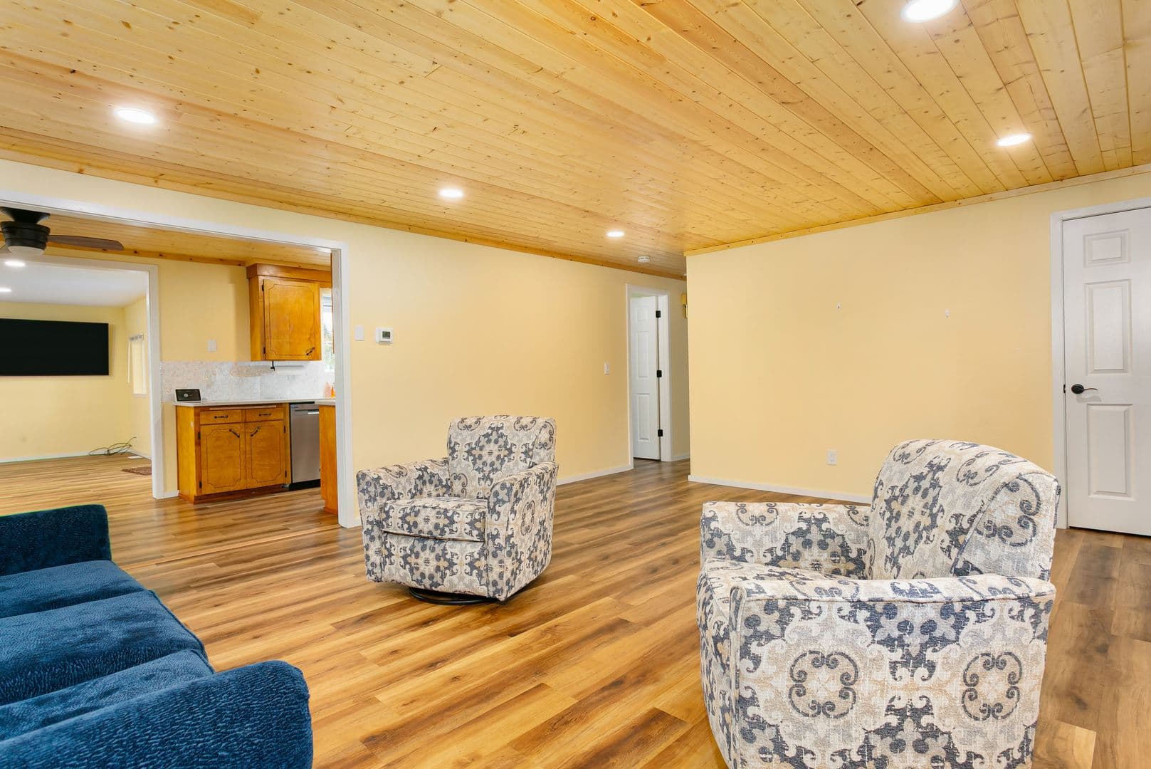 Tacoma Apartment: 863 98th St