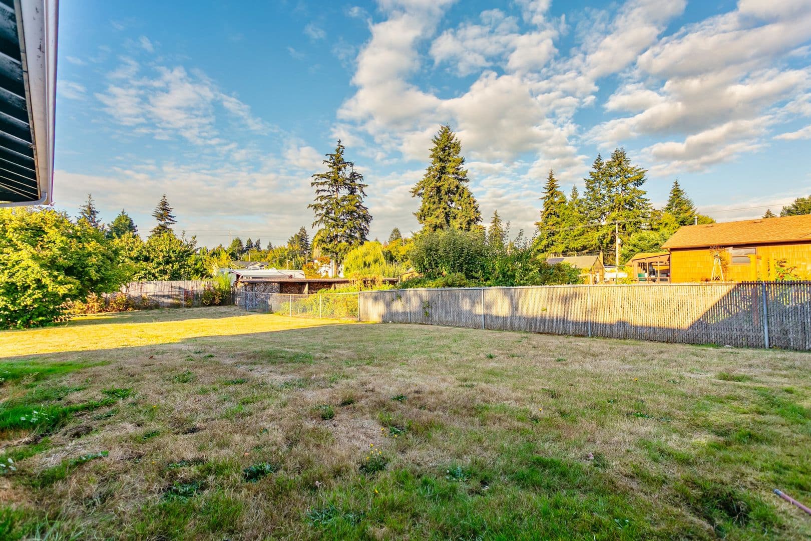 Tacoma Apartment: 863 98th St