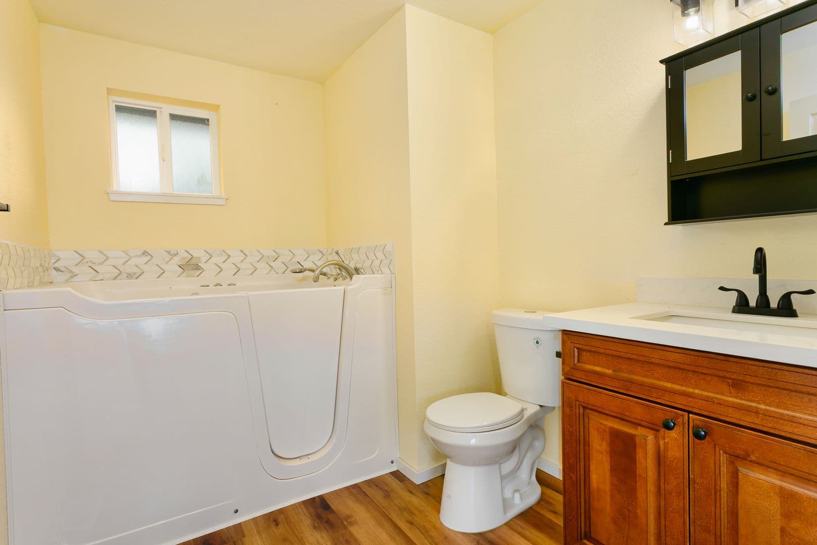 Tacoma Apartment: 863 98th St