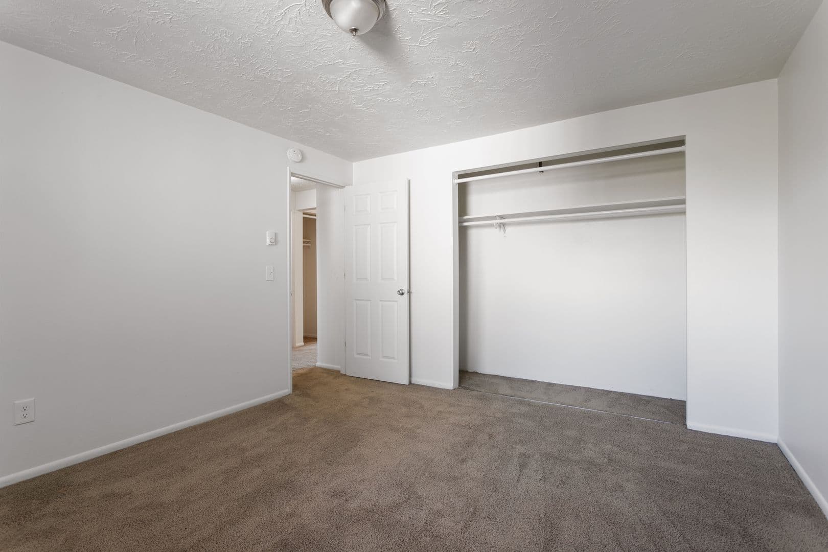 Portland Apartment: 1021 SE 122nd Ave