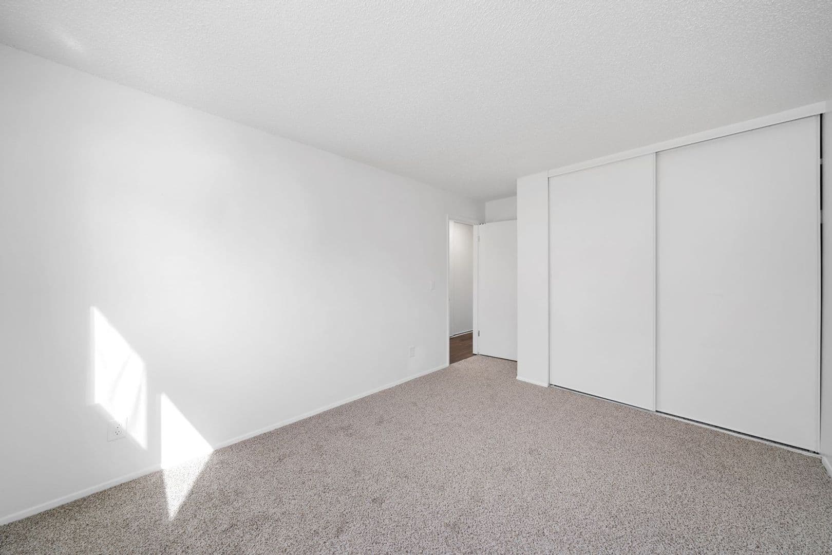 Portland Apartment: 6061 N Fessenden ST.