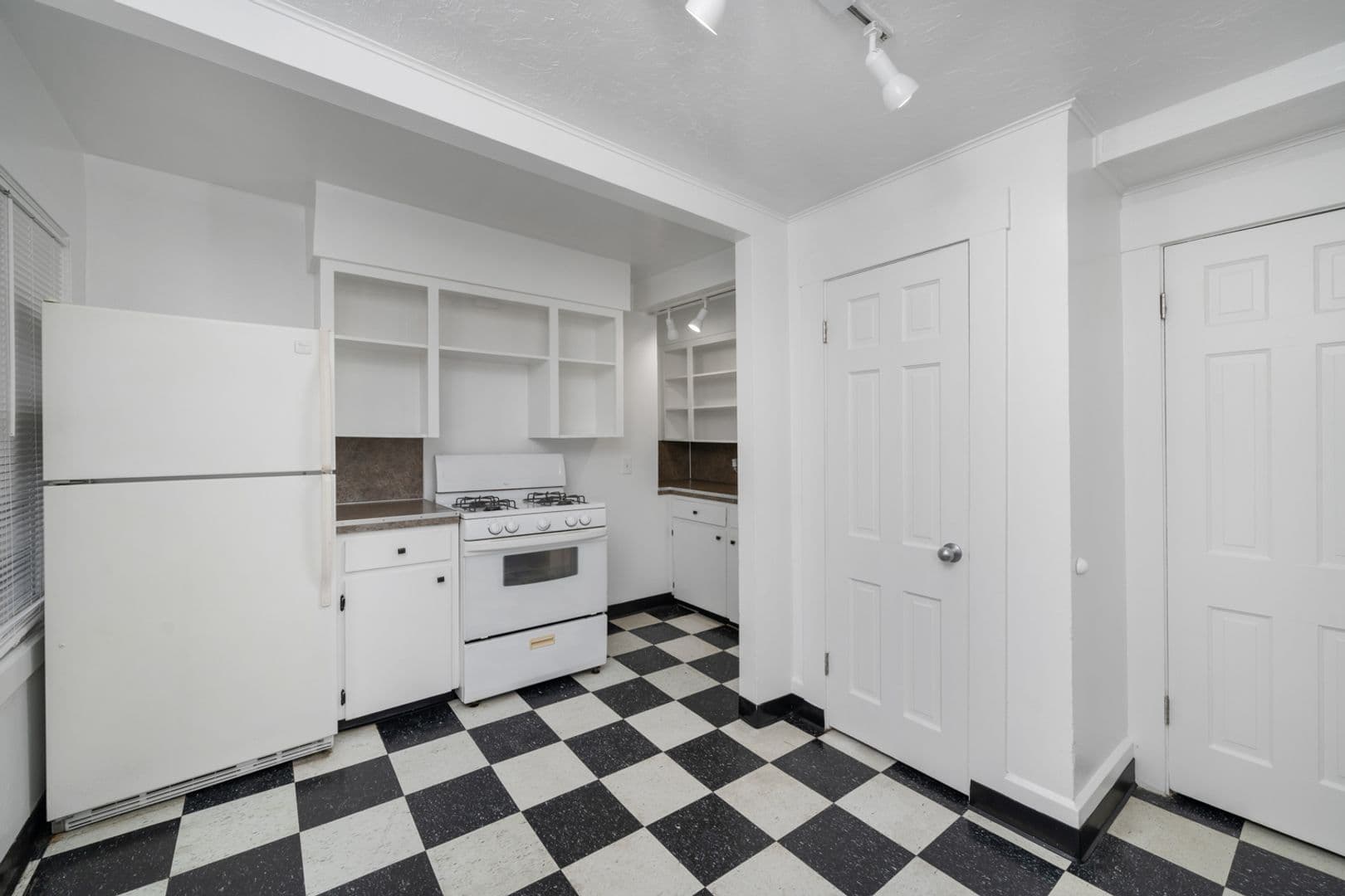 Portland Apartment: 2318 SW Osage Street