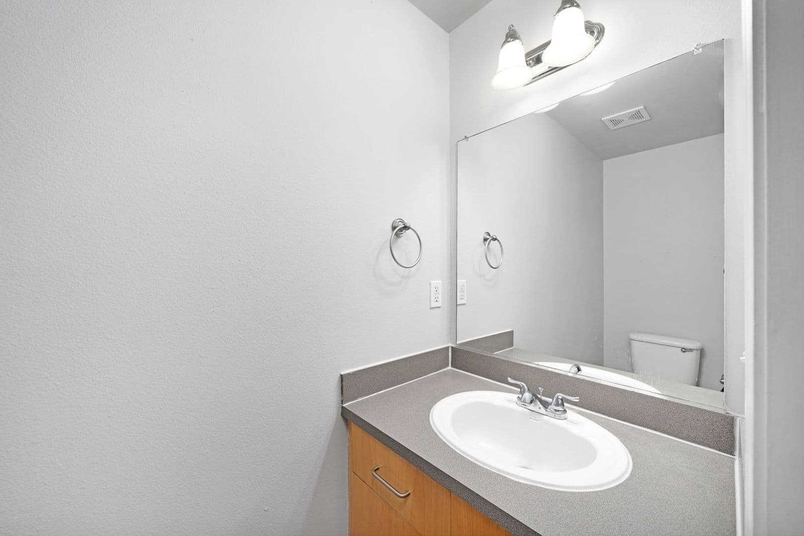 Portland Apartment: 13515 SE Holgate Blvd