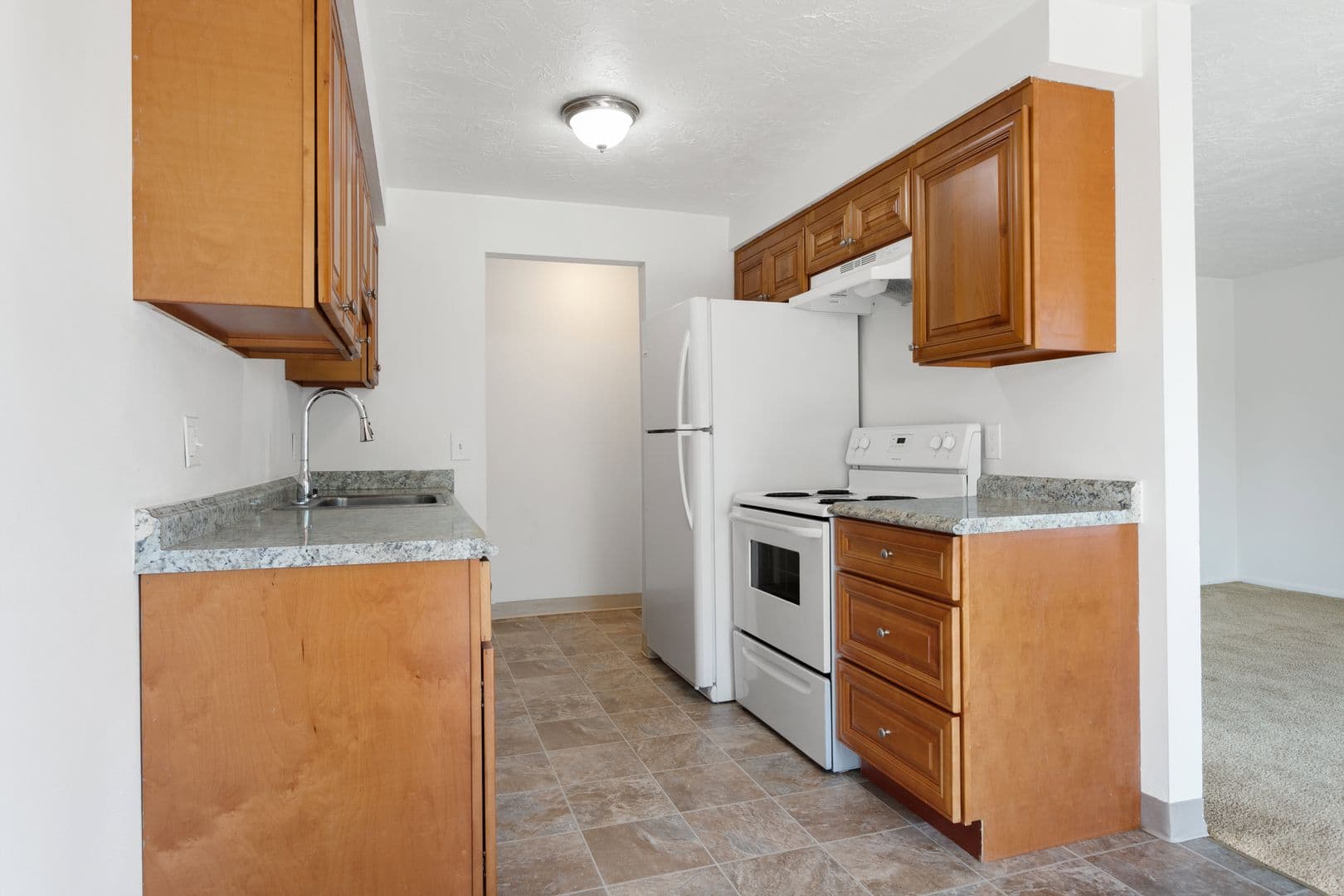 Portland Apartment: 1021 SE 122nd Ave