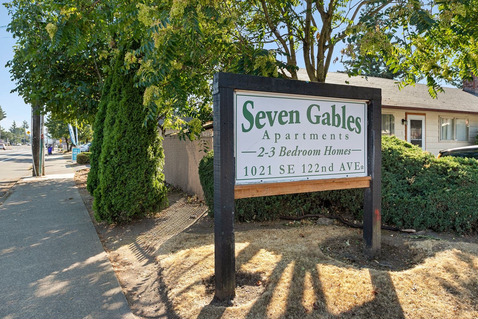Portland Apartment: 1021 SE 122nd Ave