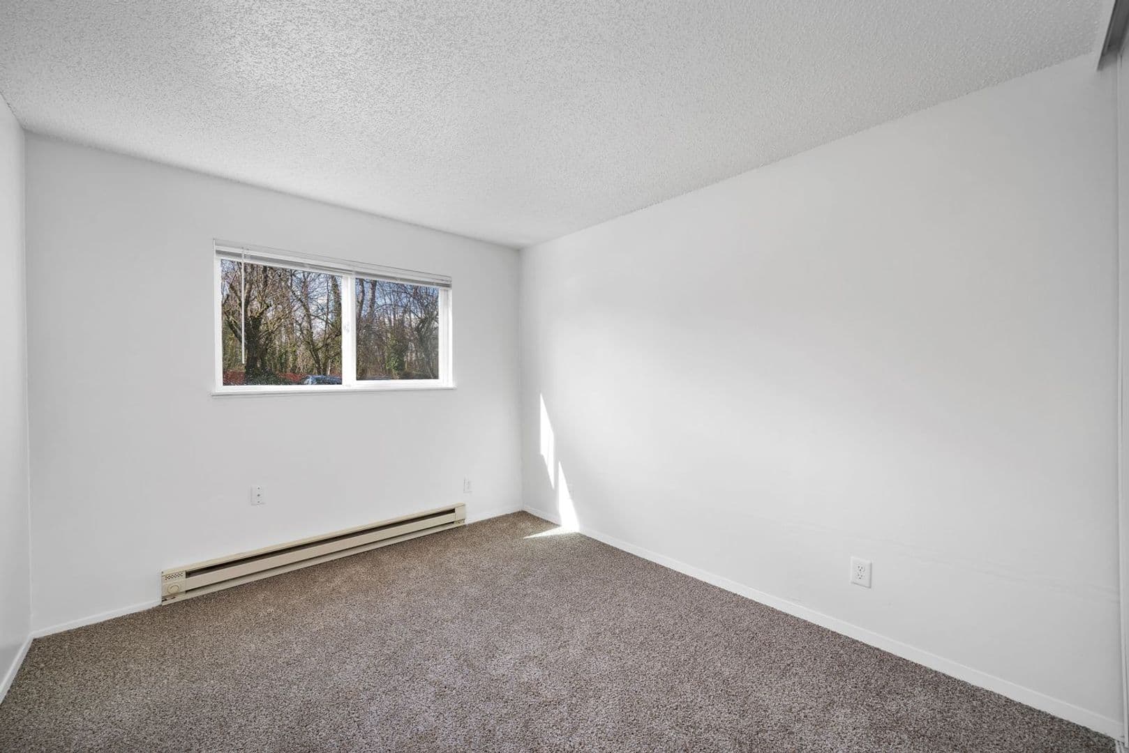 Portland Apartment: 6061 N Fessenden ST.