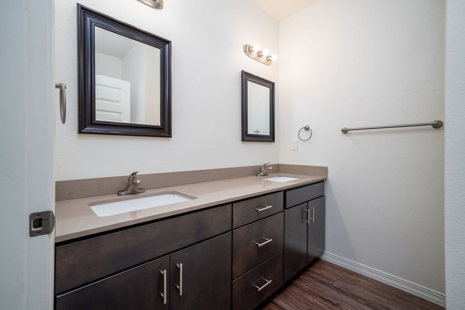 Portland Apartment: 6006 SE 53rd Ave