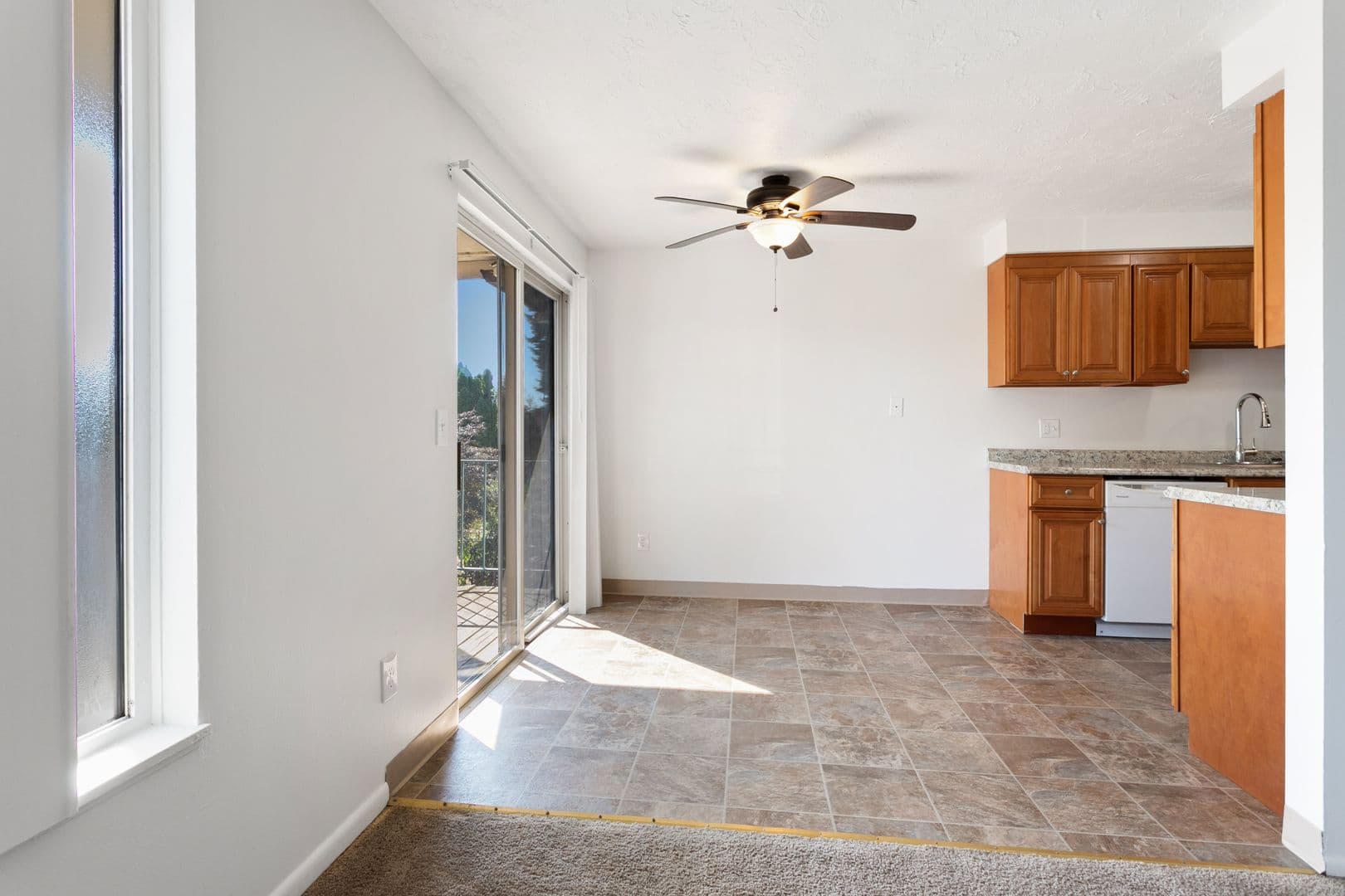 Portland Apartment: 1021 SE 122nd Ave