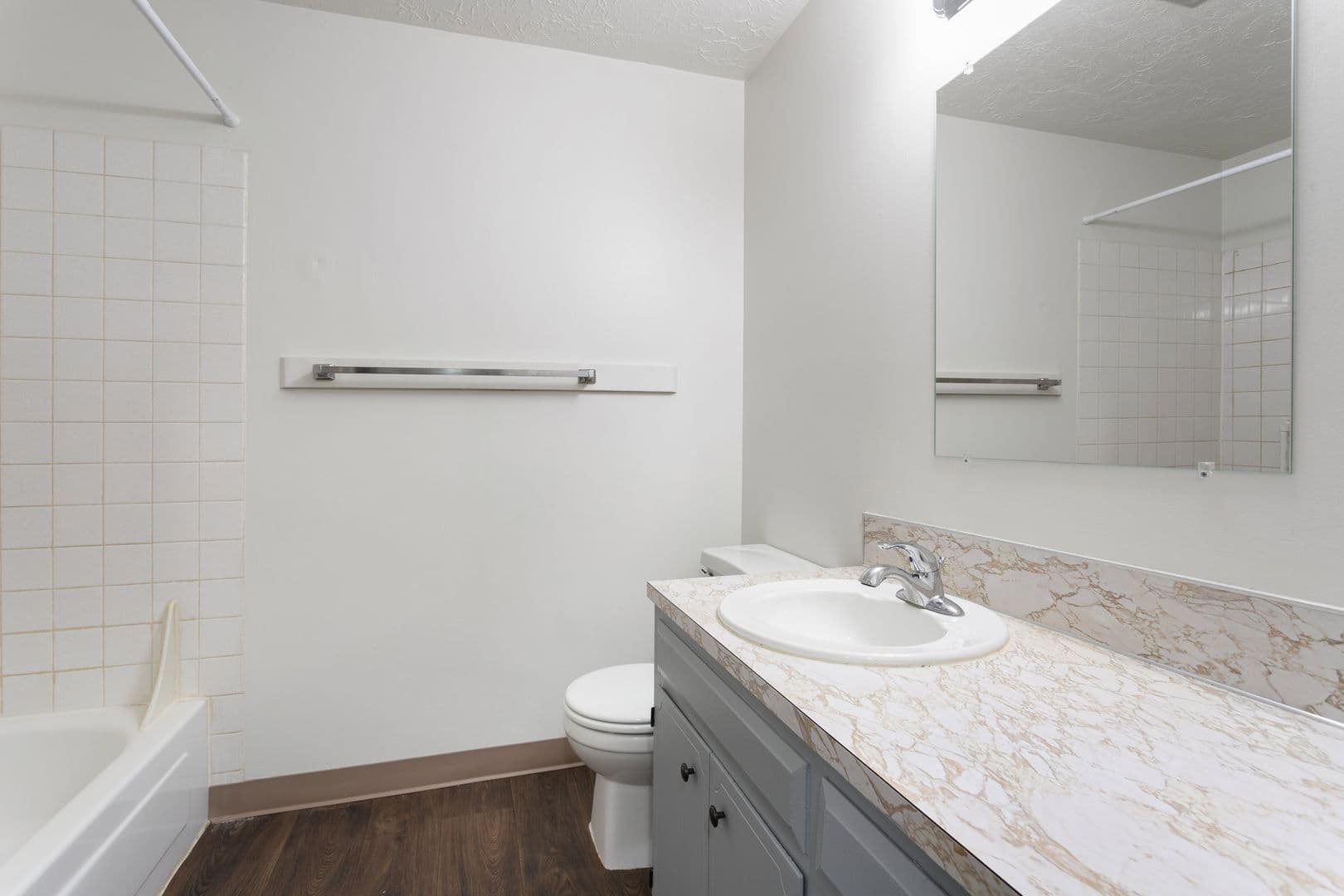 Portland Apartment: 1021 SE 122nd Ave