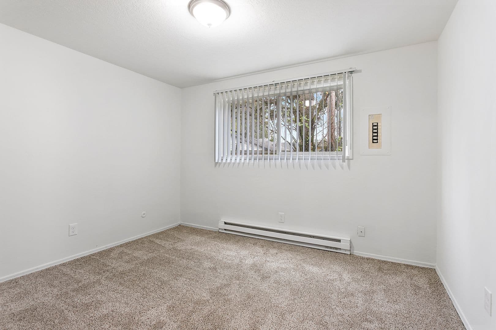 Portland Apartment: 12430 NE Glisan Street