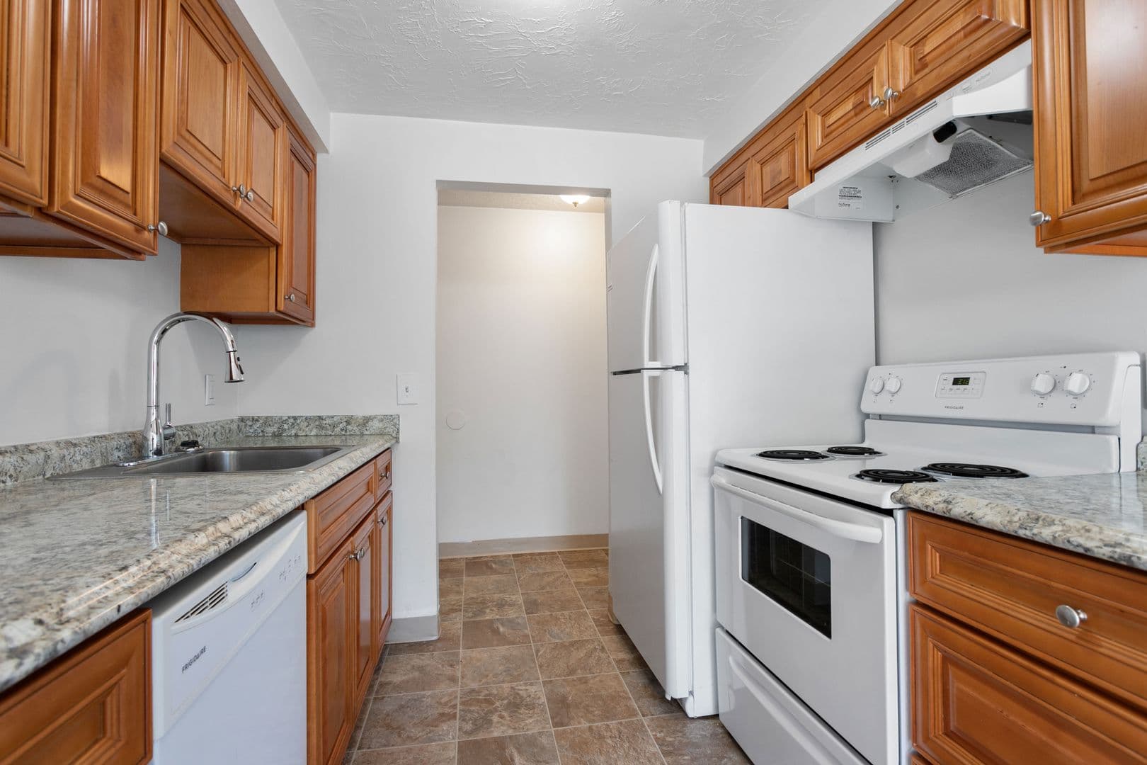 Portland Apartment: 1021 SE 122nd Ave