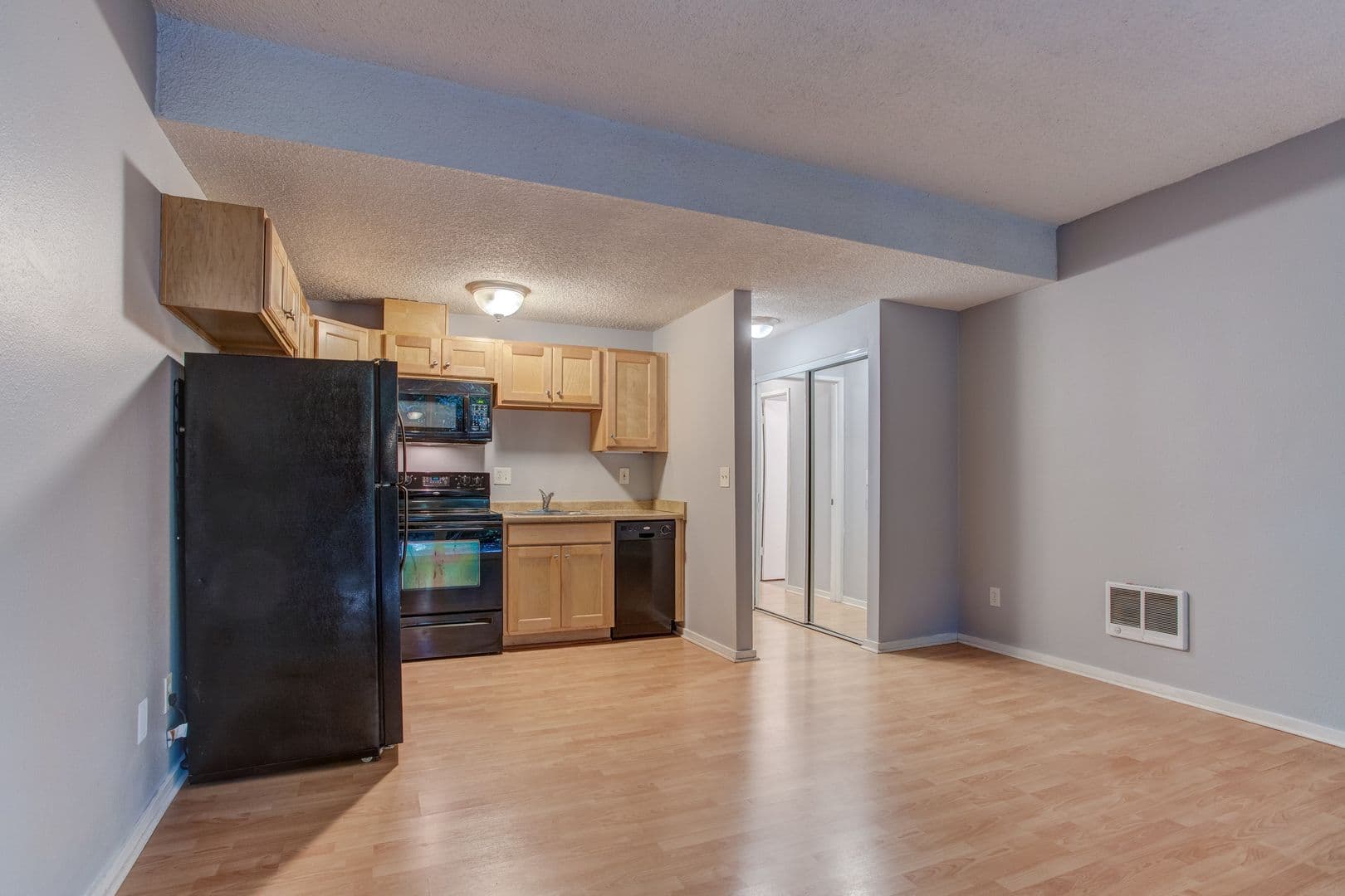 Portland Apartment: 3030-3032 SW 4th Ave