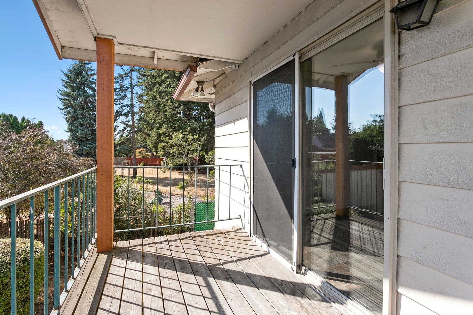 Portland Apartment: 1021 SE 122nd Ave