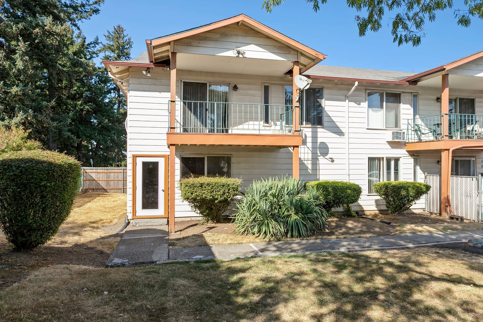 Portland Apartment: 1021 SE 122nd Ave