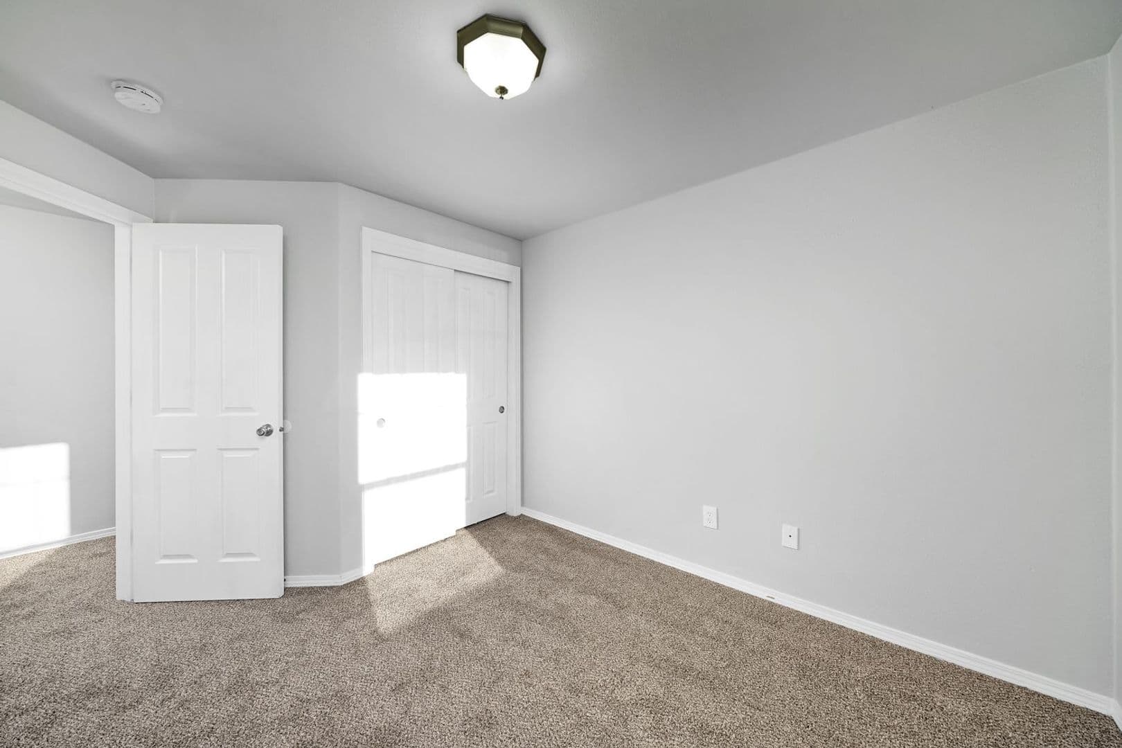 Portland Apartment: 13515 SE Holgate Blvd