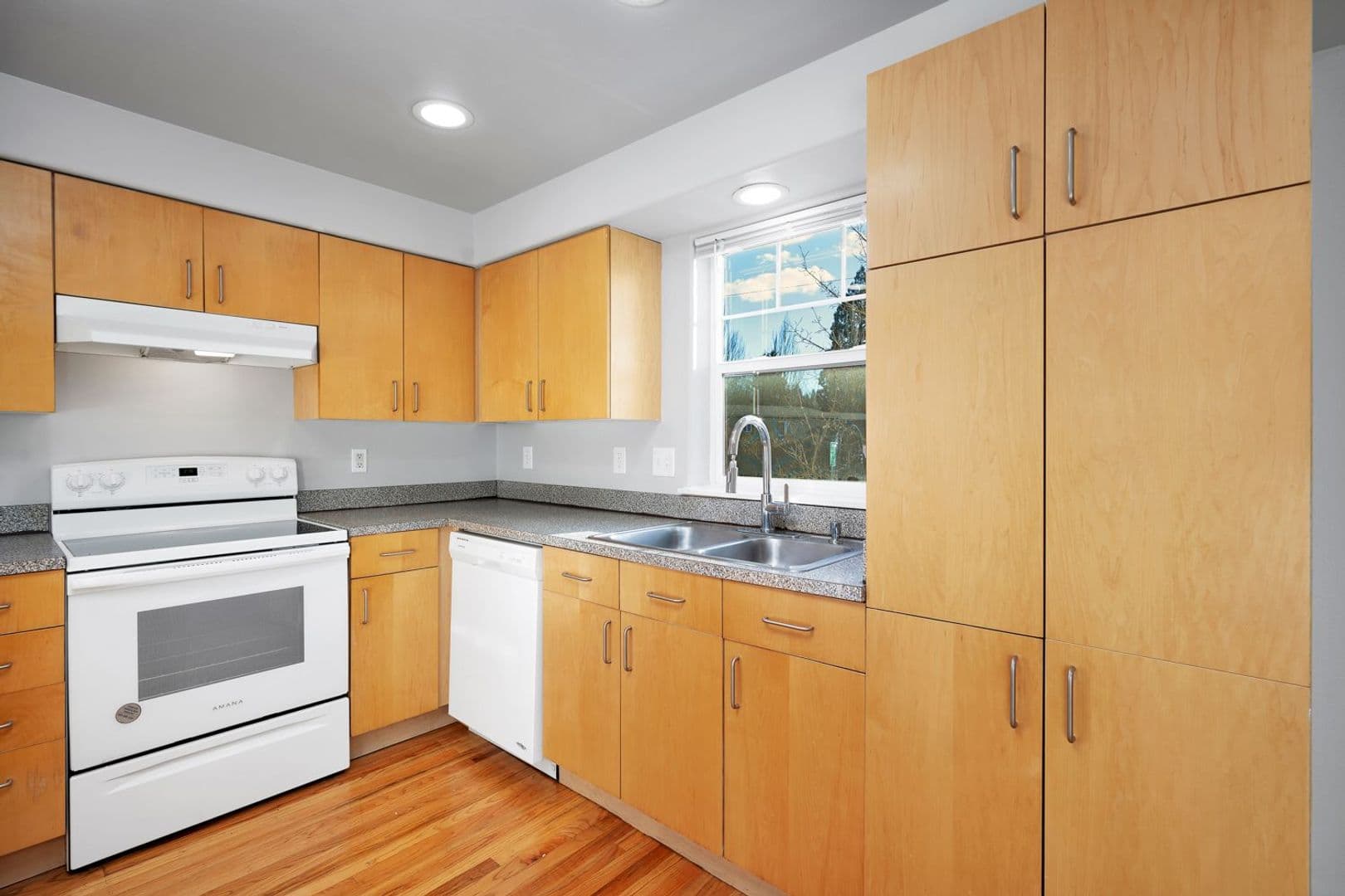 Portland Apartment: 13515 SE Holgate Blvd