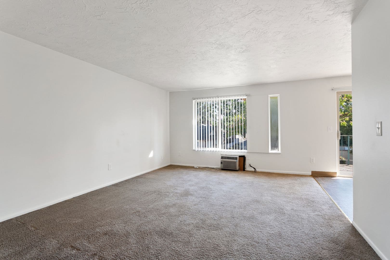 Portland Apartment: 1021 SE 122nd Ave
