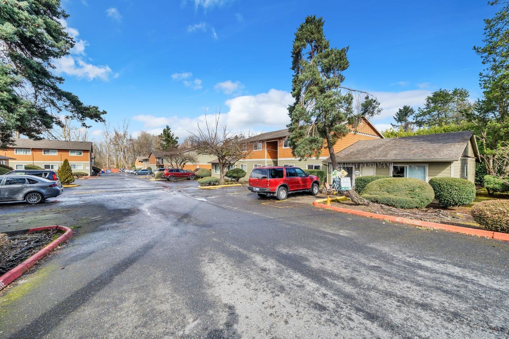 Portland Apartment: 6061 N Fessenden ST.