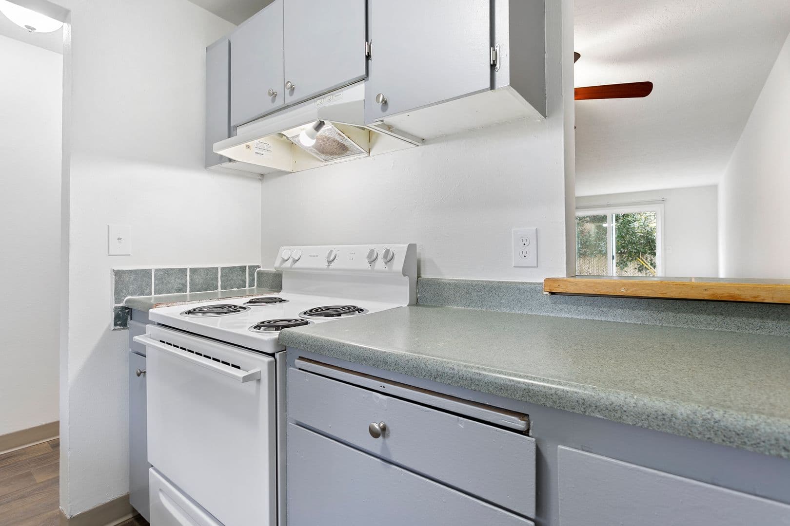 Portland Apartment: 12430 NE Glisan Street