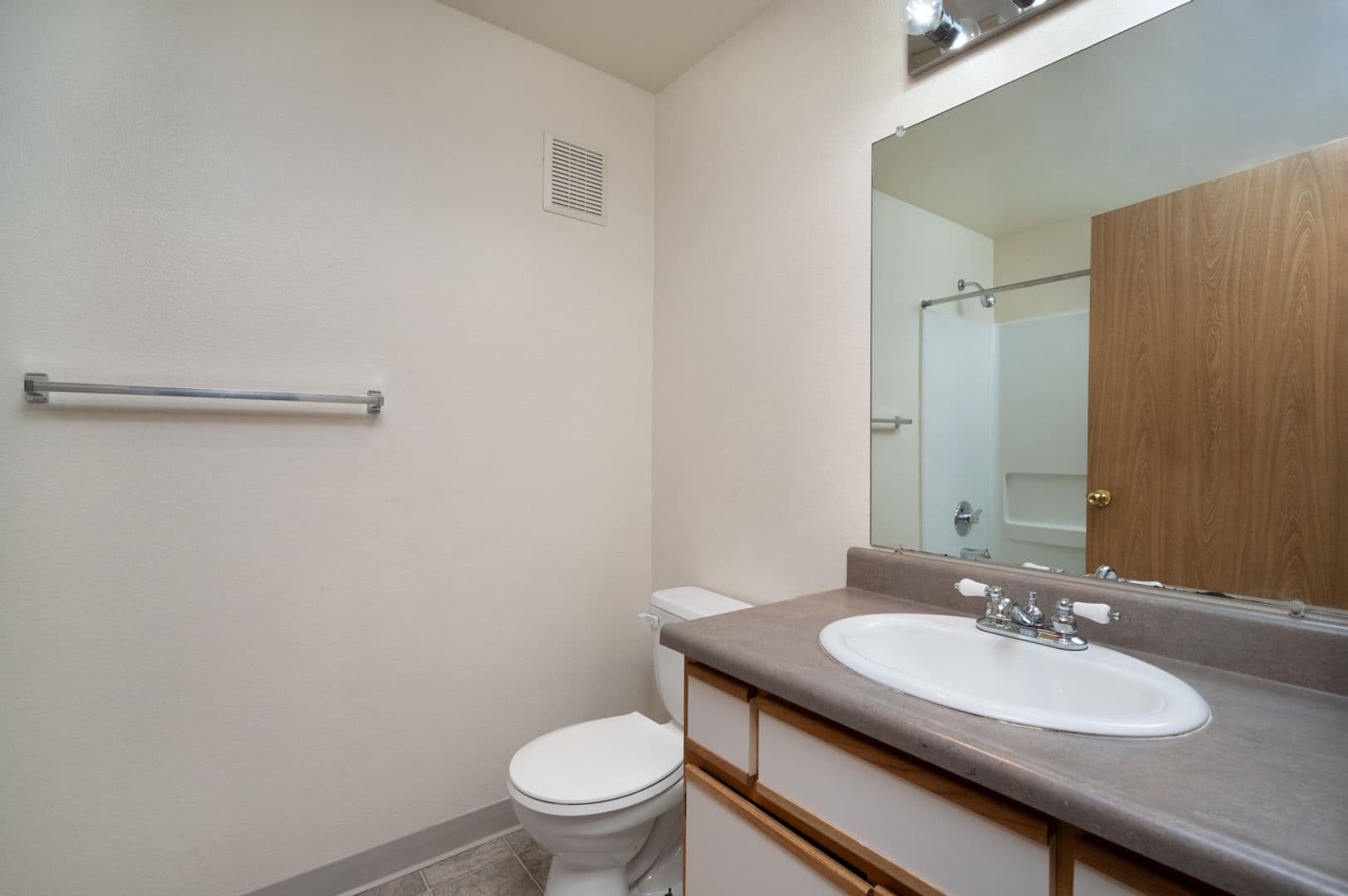 Gresham Apartment: 1519 SE Roberts Drive