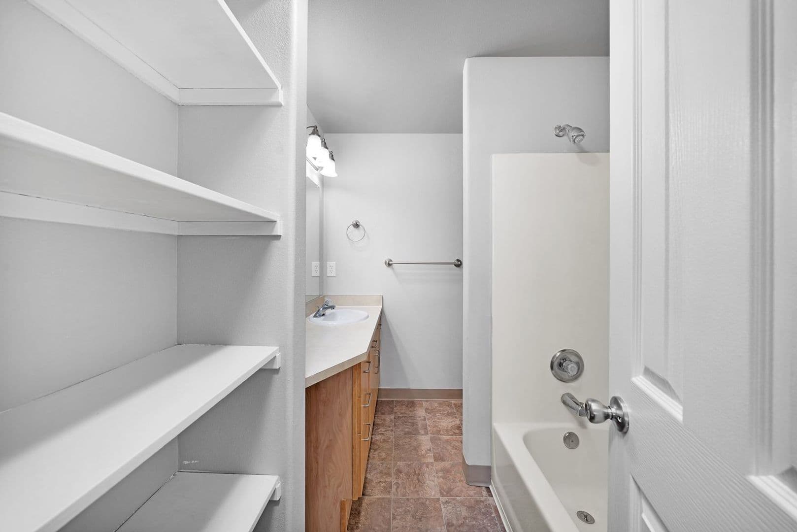 Portland Apartment: 13515 SE Holgate Blvd