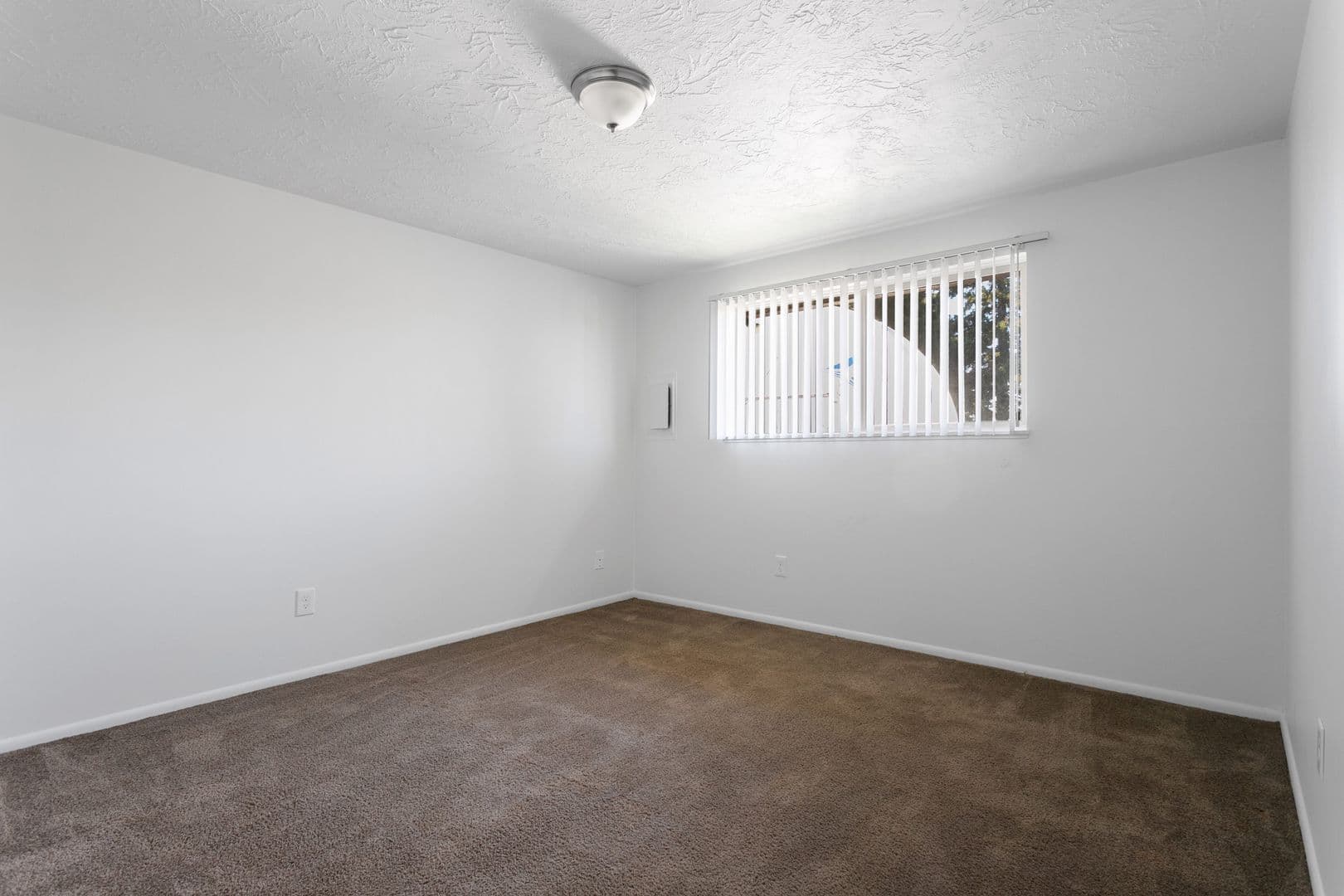 Portland Apartment: 1021 SE 122nd Ave