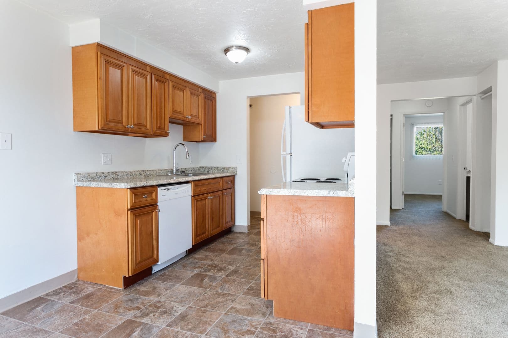 Portland Apartment: 1021 SE 122nd Ave
