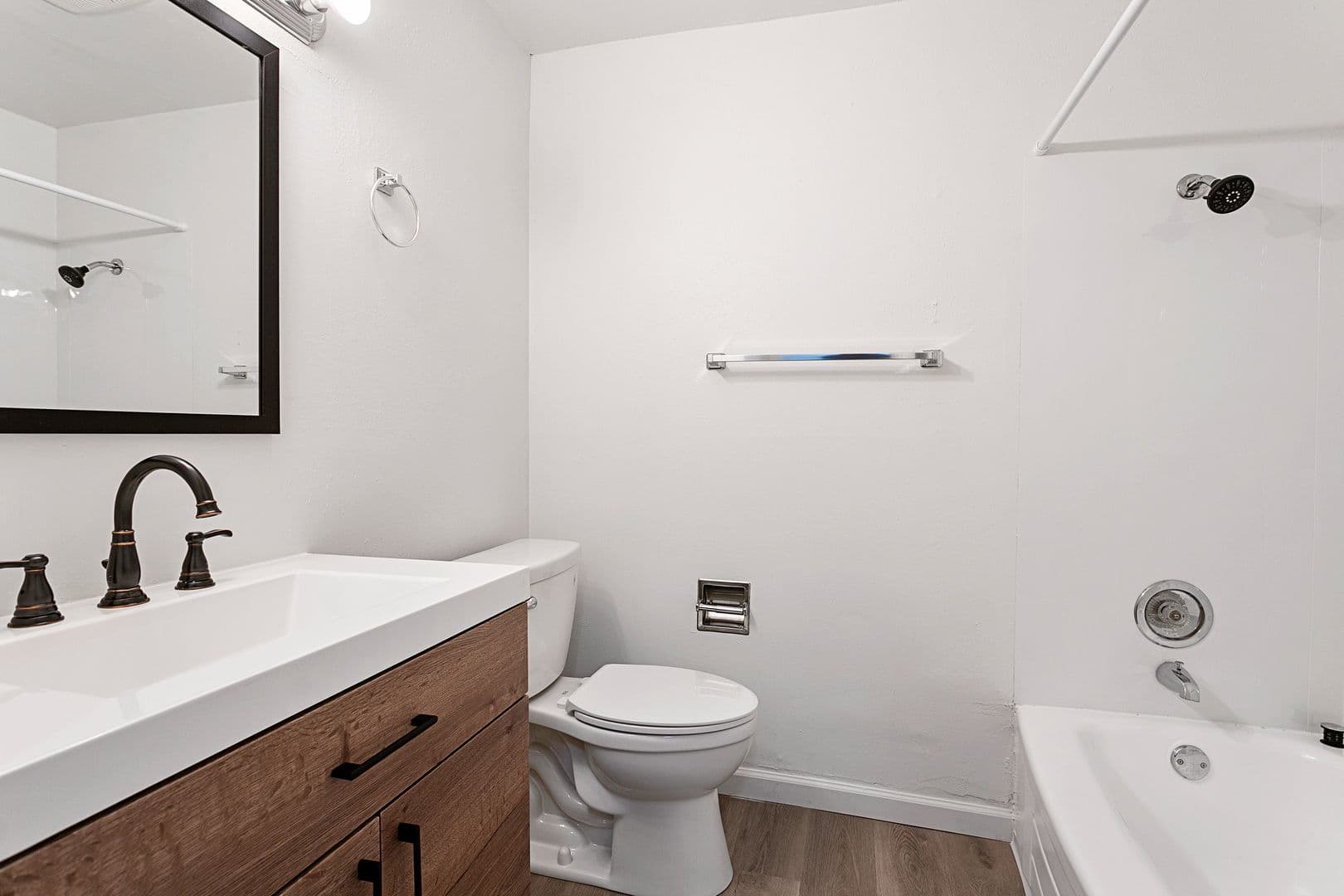 Portland Apartment: 12430 NE Glisan Street