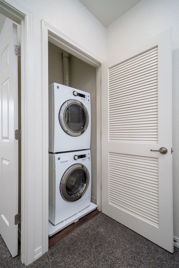 Portland Apartment: 6006 SE 53rd Ave
