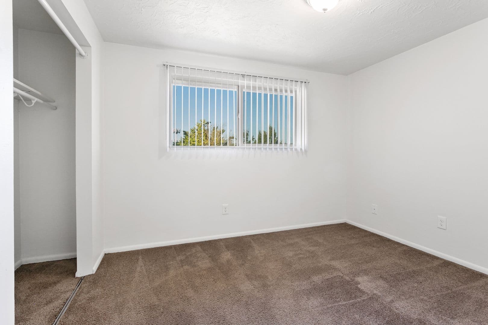Portland Apartment: 1021 SE 122nd Ave