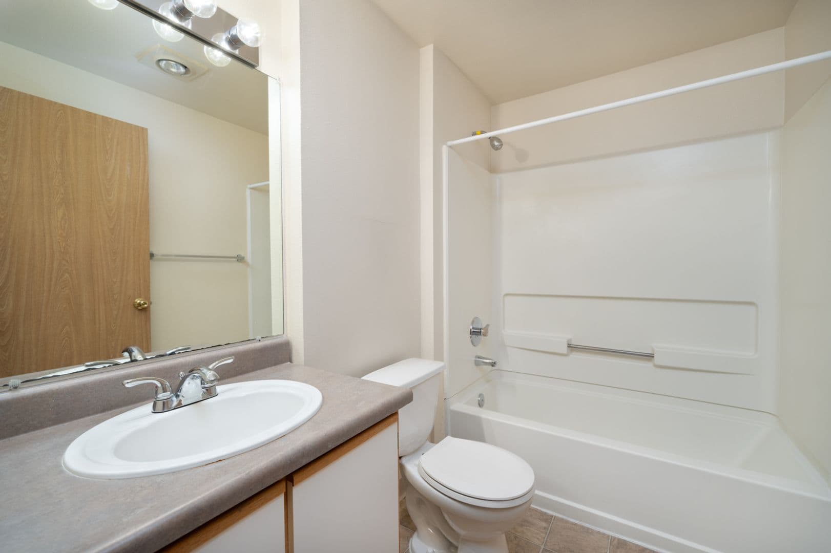 Gresham Apartment: 1519 SE Roberts Drive