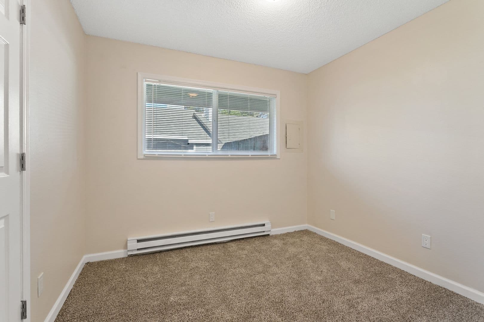 Portland Apartment: 16520 NE Glisan St