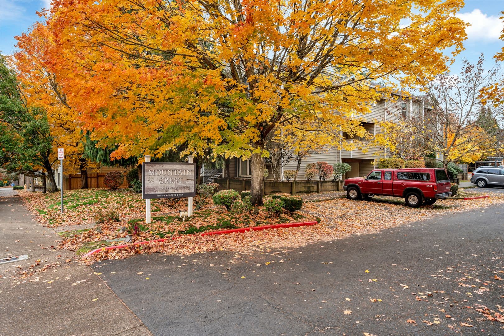 Gresham Apartment: 1519 SE Roberts Drive
