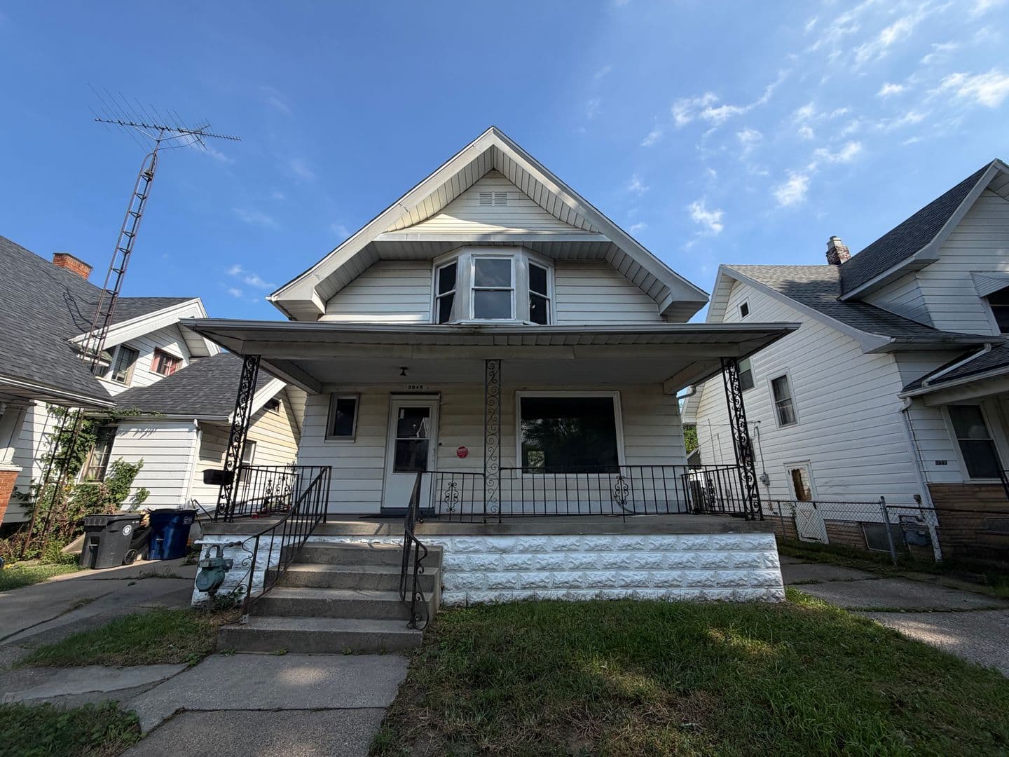 Toledo House: 3946 Burnham Ave