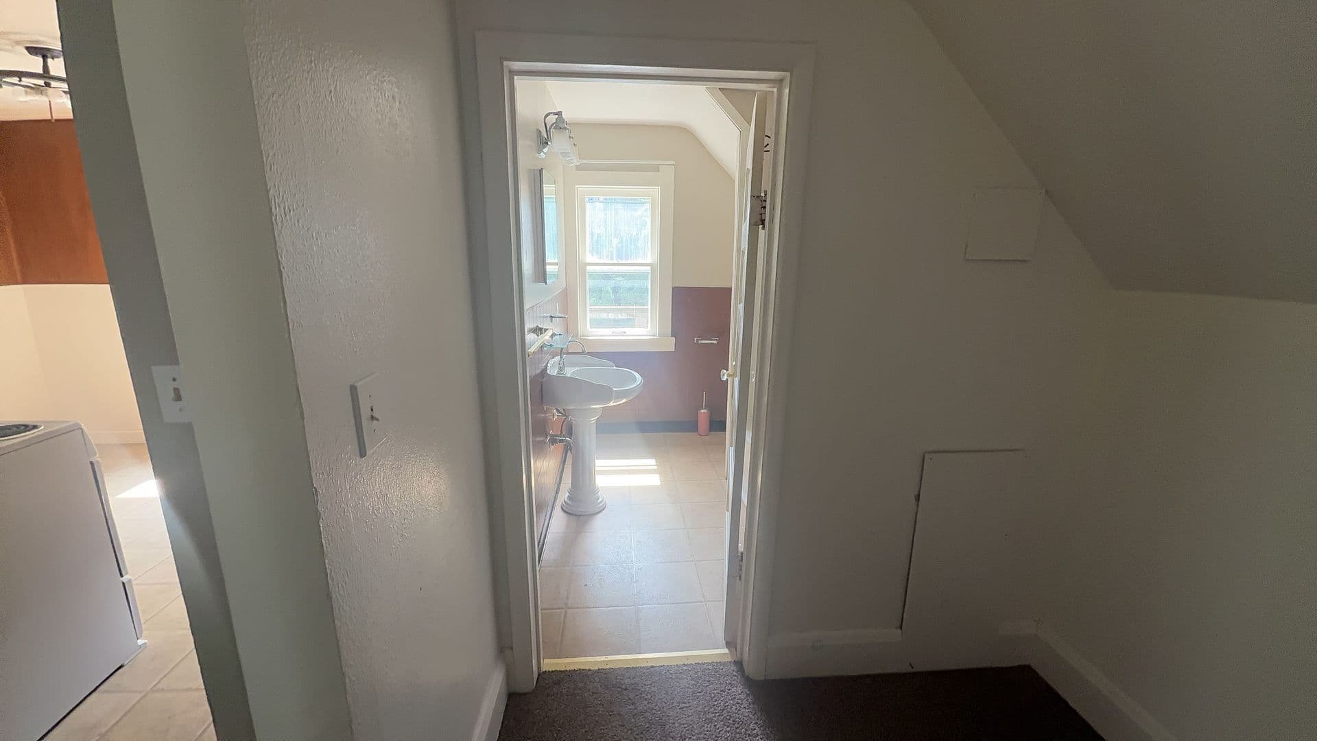 Toledo Apartment: 1027 Eleanor St