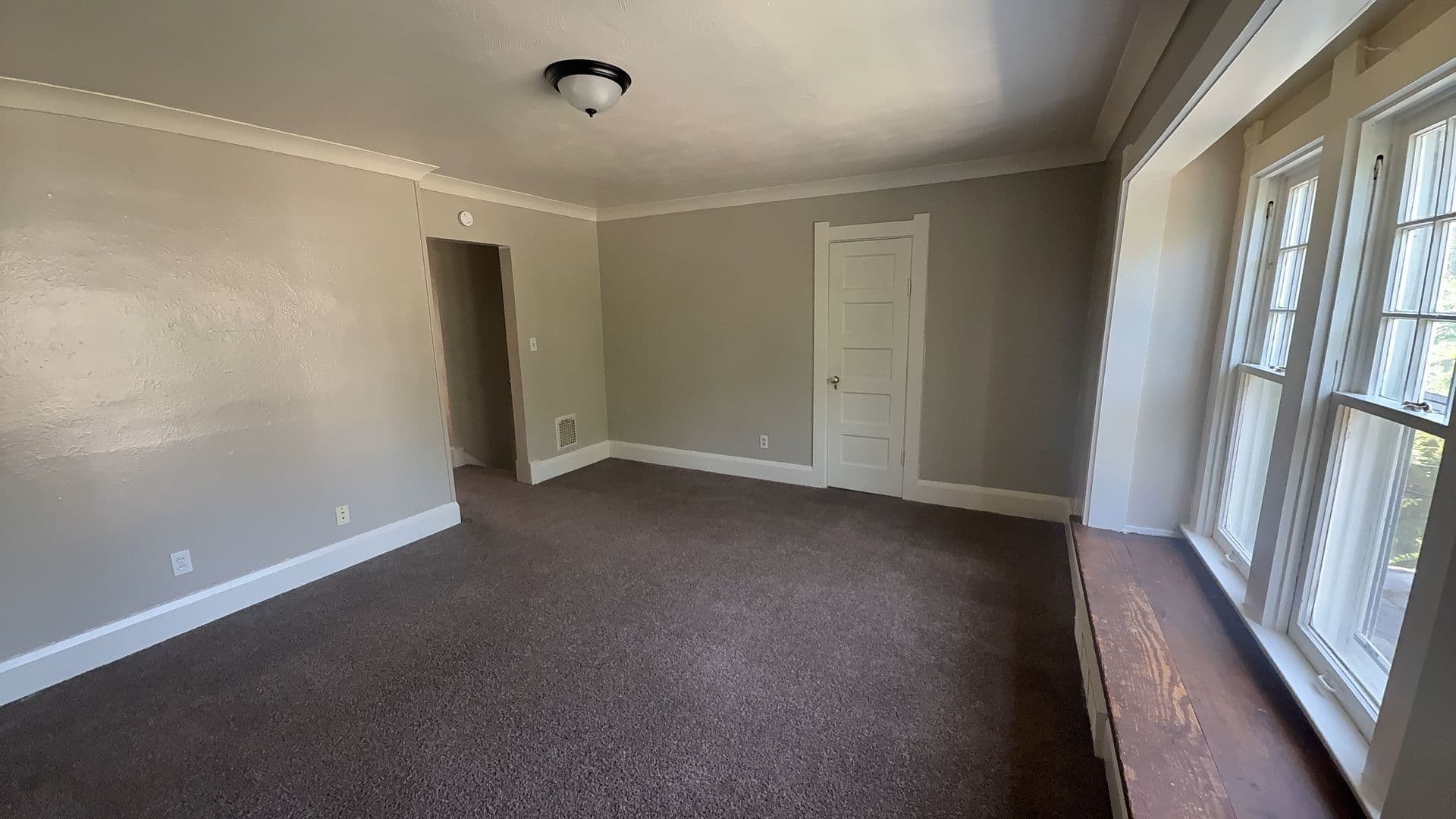 Toledo Apartment: 1027 Eleanor St
