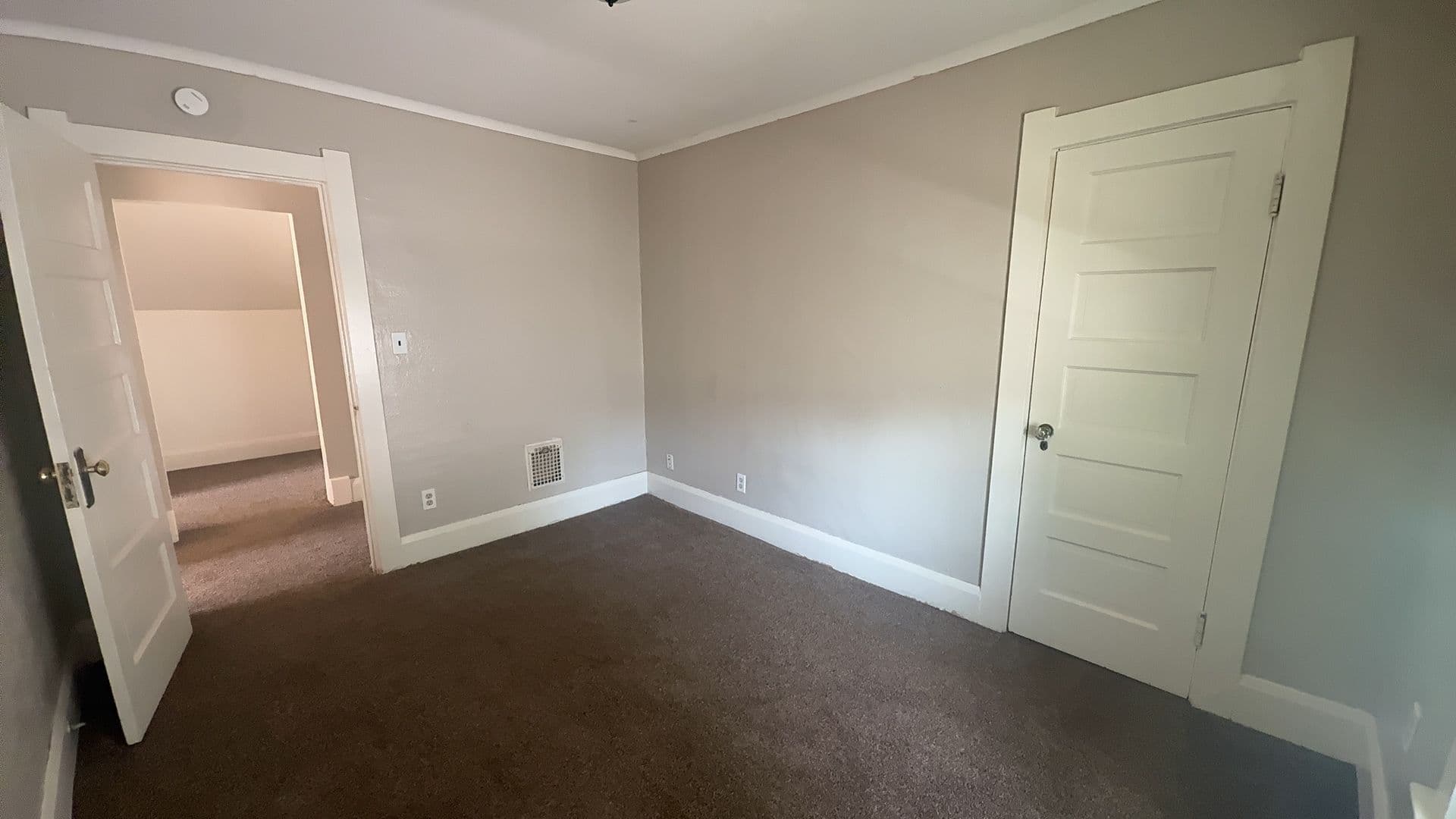 Toledo Apartment: 1027 Eleanor St