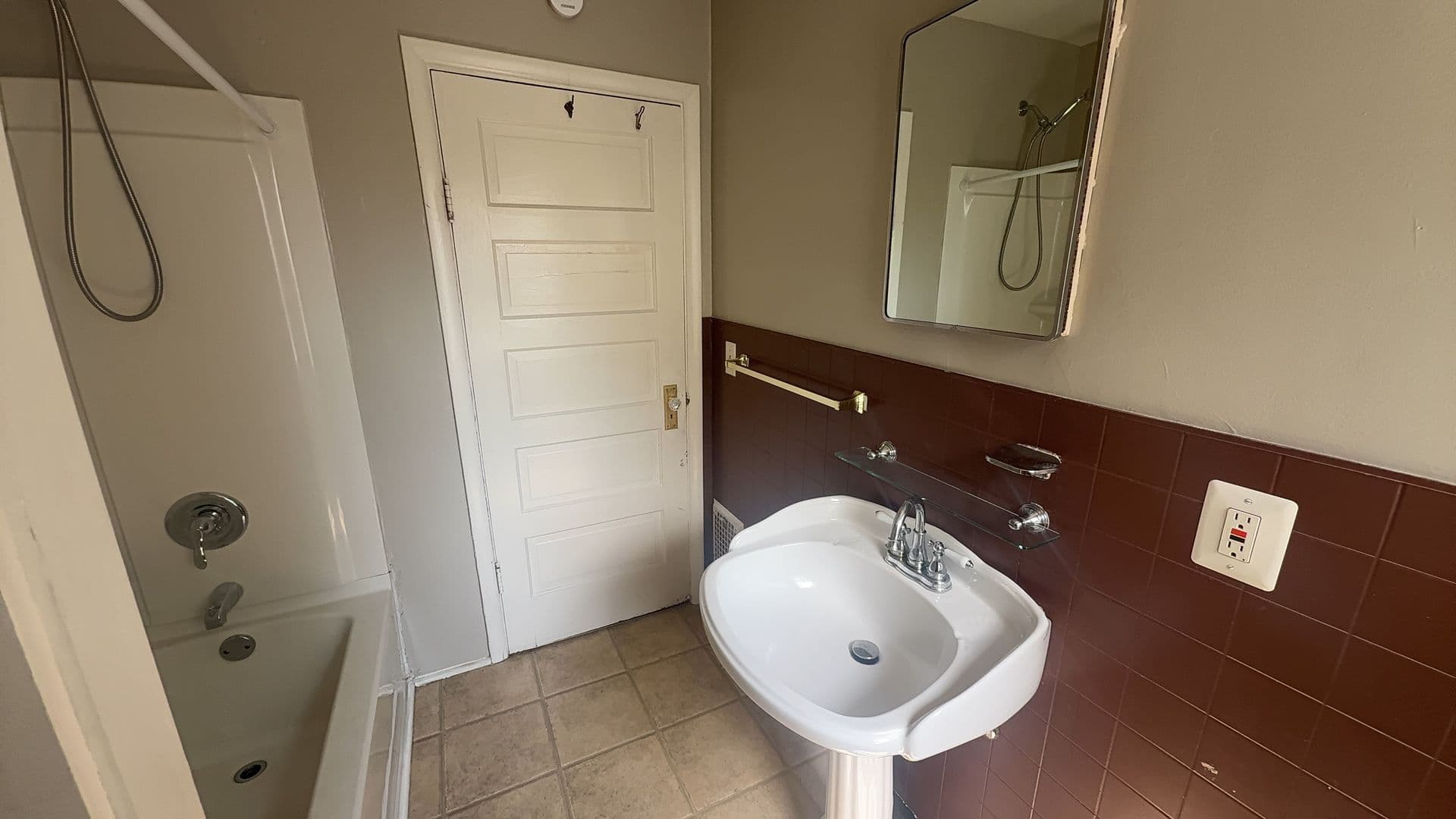 Toledo Apartment: 1027 Eleanor St