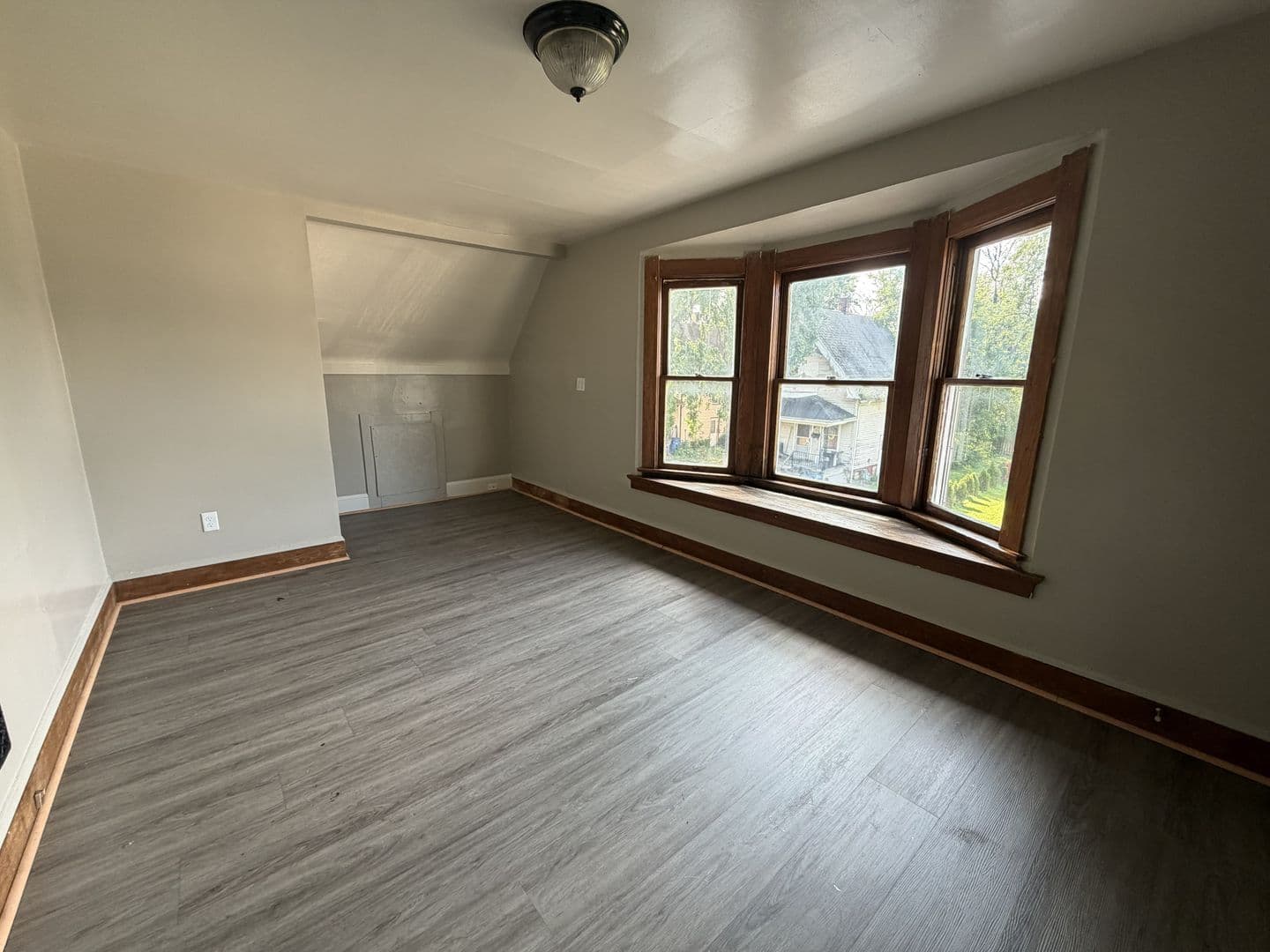 Toledo House: 3946 Burnham Ave